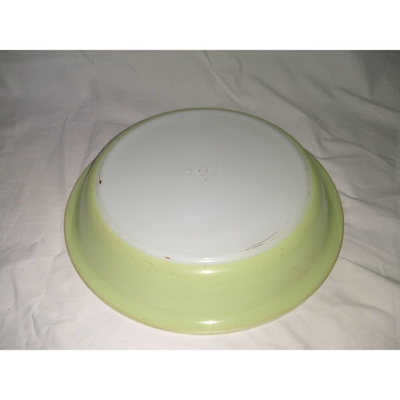 Lime green pyrex 209 8.5 inch lime green baking dish - Picture 3 of 4